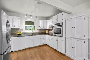 720 Woodhollow Ln, Buffalo Grove, IL 60089 - Photo 7