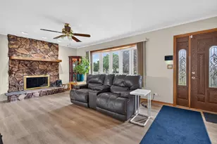 196 Sunshine Dr, Bolingbrook, IL 60490 - Photo 3