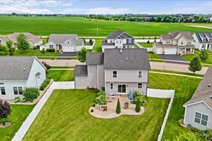 2240 Coventry Cir S, Sycamore, IL 60178 - Photo 39