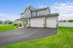 2240 Coventry Cir S, Sycamore, IL 60178 - Photo 3