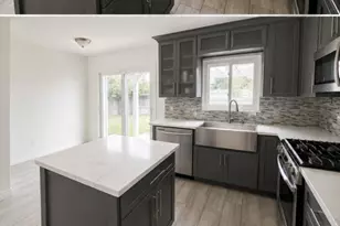 9 E Country Walk Dr, Round Lake Beach, IL 60073 - Photo 11