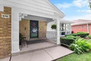 6150 N Keating Ave, Chicago, IL 60646 - Photo 3