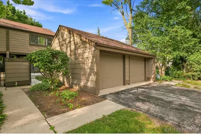 175 N Glengarry Drive #C, Geneva, IL 60134 - Photo 1