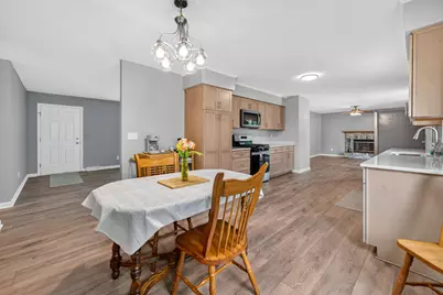 265 W Carol Avenue, Cortland, IL 60112 - Photo 9