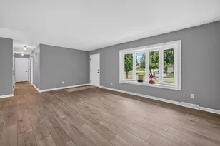 265 W Carol Ave, Cortland, IL 60112 - Photo 7