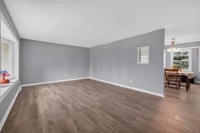 265 W Carol Avenue, Cortland, IL 60112 - Photo 5
