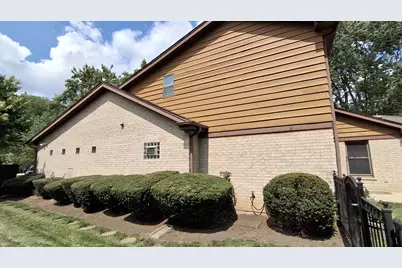 1031 Holly Lane, Glenview, IL 60025 - Photo 3
