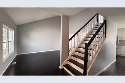 646 White Court, Gurnee, IL 60031 - Photo 3