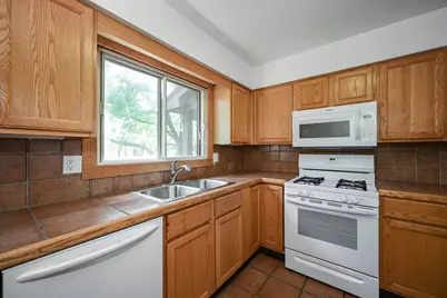 880 Johnstown Lane #B, Wheaton, IL 60189 - Photo 5