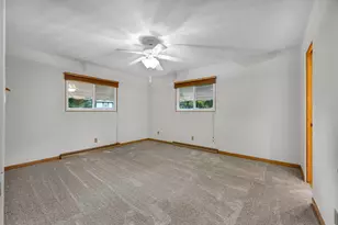 221 Hillside Ln, Bloomington, IL 61701 - Photo 15