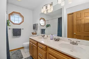 559 Hollyberry Ln, Bourbonnais, IL 60914 - Photo 17