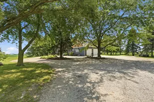 1737 E 1700 North Rd, Watseka, IL 60970 - Photo 7