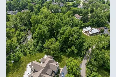 2058 Suffork Road, Northfield, IL 60093 - Photo 3