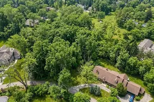 2060 Suffork Rd, Northfield, IL 60093 - Photo 1