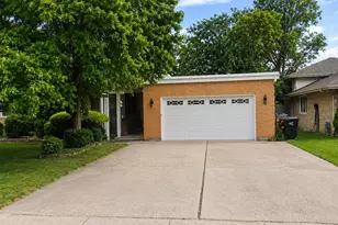 943 E 164th Ct, South Holland, IL 60473 - Photo 1