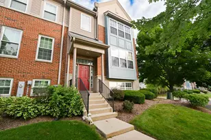 35 Thomas Ct, Grayslake, IL 60030 - Photo 1