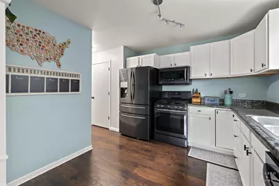 422 Stewart Avenue, Woodstock, IL 60098 - Photo 5