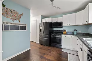 422 Stewart Ave, Woodstock, IL 60098 - Photo 5
