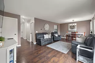 422 Stewart Ave, Woodstock, IL 60098 - Photo 9