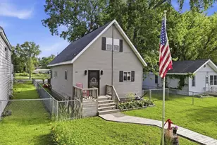 1316 Nippersink Dr, Spring Grove, IL 60081 - Photo 1
