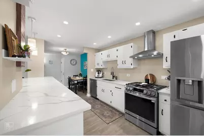 10572 S Palos Place #D, Palos Hills, IL 60465 - Photo 11