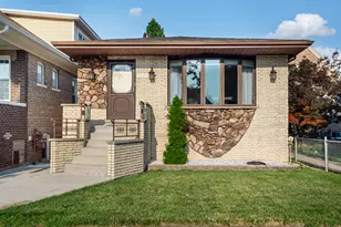5547 S Neenah Ave, Chicago, IL 60638 - Photo 1