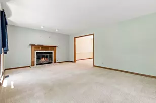 520 Glenwood Trail, Elgin, IL 60120 - Photo 13