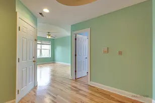 4348 N Sacramento Ave, Chicago, IL 60618 - Photo 9