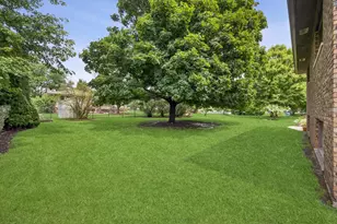 3300 Ailsworth Ct, Darien, IL 60561 - Photo 31