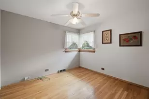 730 W Beach Dr, Addison, IL 60101 - Photo 13