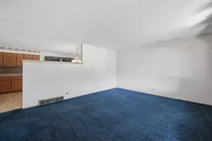 730 W Beach Dr, Addison, IL 60101 - Photo 3
