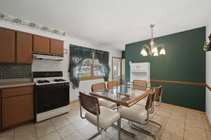 730 W Beach Dr, Addison, IL 60101 - Photo 5
