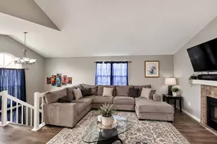 634 Le Parc Cir, Buffalo Grove, IL 60089 - Photo 3