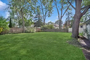 657 E Prairie Ave, Des Plaines, IL 60016 - Photo 17