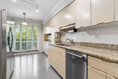 501 Lake Hinsdale Drive #109, Willowbrook, IL 60527 - Photo 11