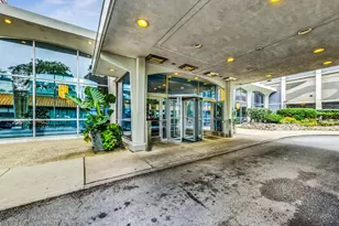 4250 N Marine Dr, Chicago, IL 60613 - Photo 3