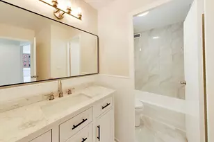 4250 N Marine Dr, Chicago, IL 60613 - Photo 17