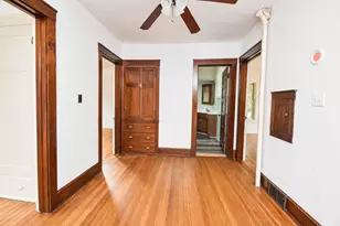 610 N Mclean St, Bloomington, IL 61701 - Photo 3
