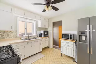 309 W 2nd St, Oglesby, IL 61348 - Photo 11