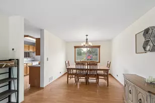 354 White Tail Dr, Hainesville, IL 60030 - Photo 5