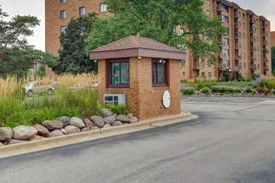 1717 W Crystal Lane #512, Mount Prospect, IL 60056 - Photo 23