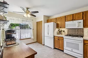 118 Seneca Trail, Bloomingdale, IL 60108 - Photo 5