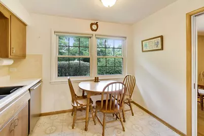 206 W Hiawatha Trail, Mount Prospect, IL 60056 - Photo 9