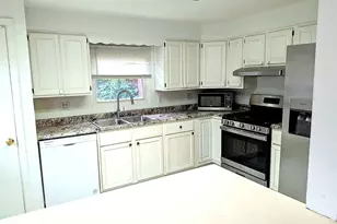386 Dover Dr, Des Plaines, IL 60018 - Photo 9