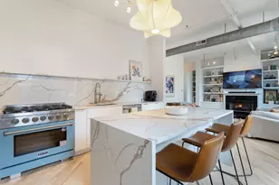 226 N Clinton St, Chicago, IL 60661 - Photo 9