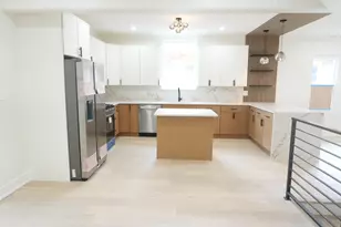 8233 S Carpenter St, Chicago, IL 60620 - Photo 9