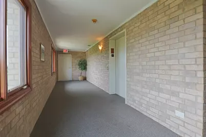 9510 S Kolmar Avenue #212, Oak Lawn, IL 60453 - Photo 5