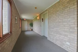9510 S Kolmar Ave, Oak Lawn, IL 60453 - Photo 5