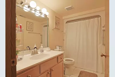9510 S Kolmar Avenue #212, Oak Lawn, IL 60453 - Photo 11