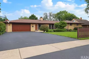 365 Woodland Dr, Grayslake, IL 60030 - Photo 3